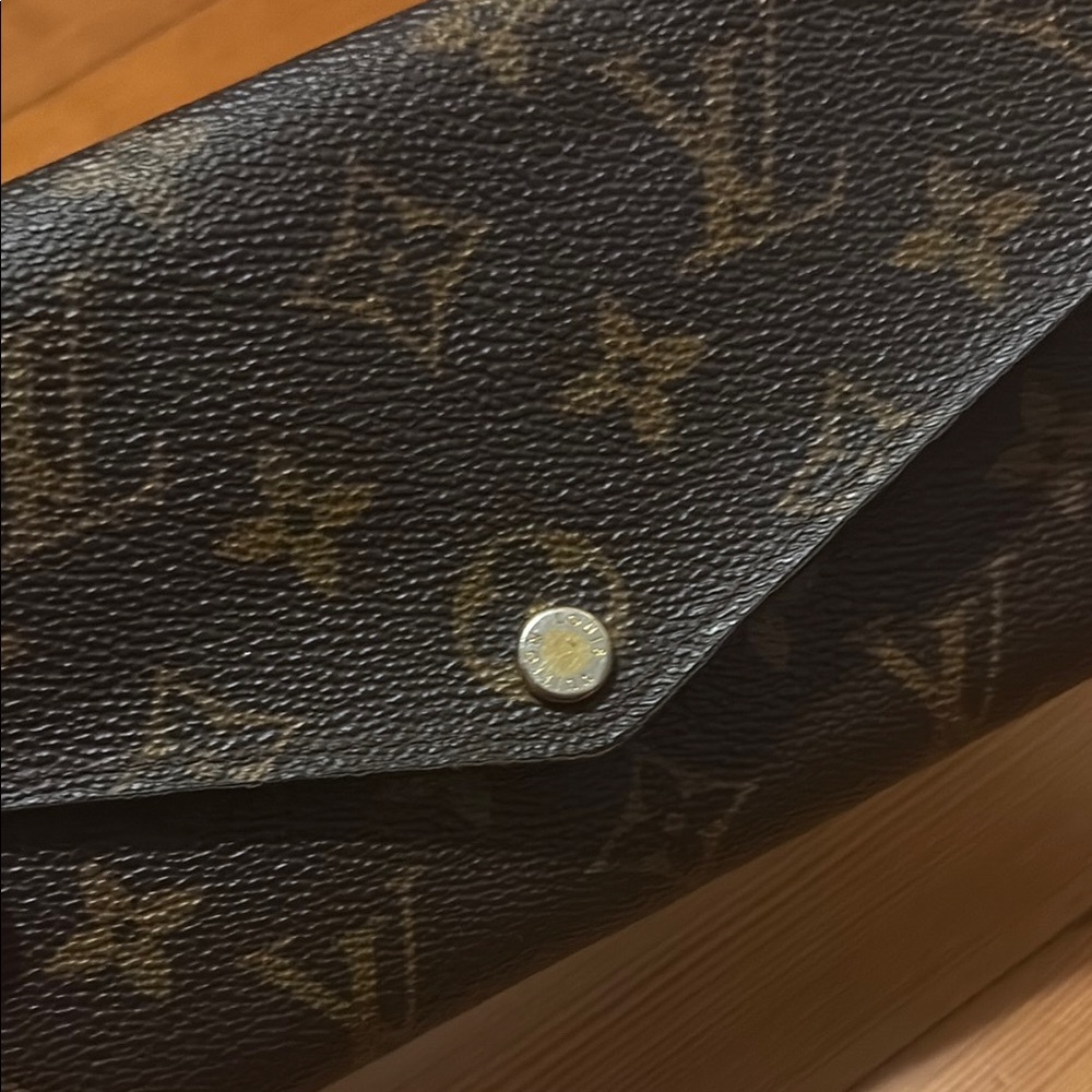 Louis Vuitton wallet - Picture 9 of 9
